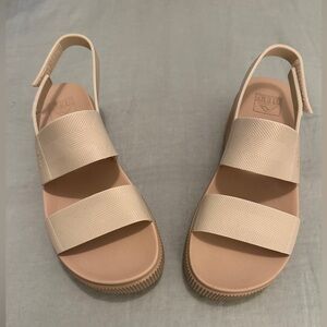 Reef water vista platform sling back sandal.  Worn once. Size 8.